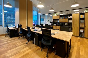 咖啡廳式的(de)辦公氛圍和(hé)自(zì)由座位
